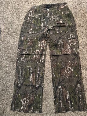 Fashion Nova Realtree Camo Cargo Pants in Green/Brown